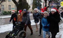 Sztafeta z Mikołajem przeszła ulicami Działdowa