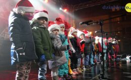 Świąteczne spotkanie przy ratuszu