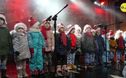 Świąteczne spotkanie przy ratuszu