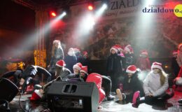 Świąteczne spotkanie przy ratuszu