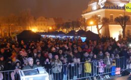 Świąteczne spotkanie przy ratuszu