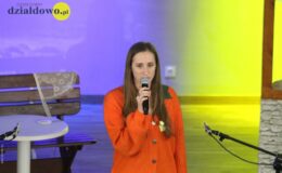 Pełna widownia obejrzała spektakl kabaretowy „Baby górą”