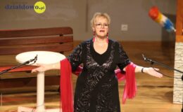 Pełna widownia obejrzała spektakl kabaretowy „Baby górą”
