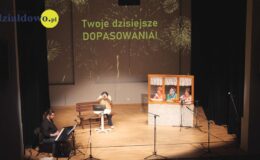 Pełna widownia obejrzała spektakl kabaretowy „Baby górą”