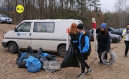 Akcja PGKiM. Sprzątanie lasu, zbiórka opon i zakrętek
