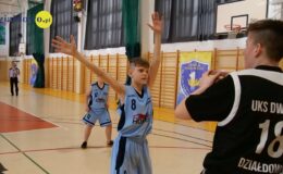 Trójka Mistrzem Działdowa w mini koszykówce chłopców