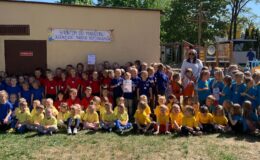 zdjęcie przedszkolaków z Przedszkola nr 1 im. Jana Brzechwy w Działdowie, biorących udział w biegu