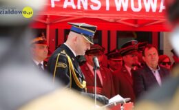 Uroczysty apel z okazji Dnia Strażaka – odznaczenia, przekazanie samochodów bojowych i łodzi
