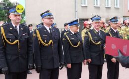 Uroczysty apel z okazji Dnia Strażaka – odznaczenia, przekazanie samochodów bojowych i łodzi