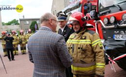 Uroczysty apel z okazji Dnia Strażaka – odznaczenia, przekazanie samochodów bojowych i łodzi