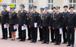 Uroczysty apel z okazji Dnia Strażaka – odznaczenia, przekazanie samochodów bojowych i łodzi