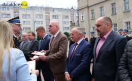 Uroczysty apel z okazji Dnia Strażaka – odznaczenia, przekazanie samochodów bojowych i łodzi