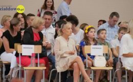 Ósmoklasiści z SP 4 pożegnali swoją szkołę