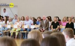 Zakończenie roku szkolnego ósmoklasistów z SP 4