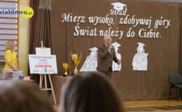 Zakończenie roku szkolnego ósmoklasistów z SP 4