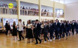 Zakończenie roku szkolnego ósmoklasistów z SP 4