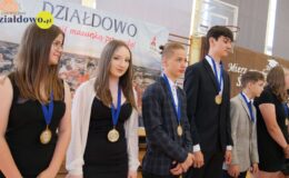 Zakończenie roku szkolnego ósmoklasistów z SP 4