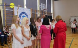 Zakończenie roku szkolnego ósmoklasistów z SP 4
