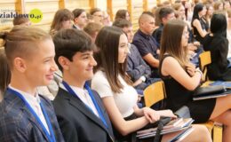 Zakończenie roku szkolnego ósmoklasistów z SP 4