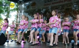 Piosenki, tańce i dobra zabawa na zakończenie roku kulturalnego