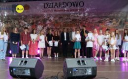 Piosenki, tańce i dobra zabawa na zakończenie roku kulturalnego