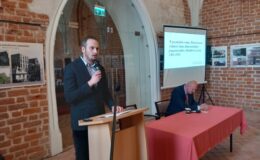 Krzysztof Siemianowski podczas swojego odczytu na konferencji w Muzeum Pogranicza „Połączeni dziedzictwem”