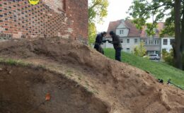 Archeolodzy na zamku – w poszukiwaniu tajemniczej palisady
