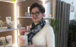 Lucyna Dzidzic-Kołodziejska w swojej pracowni