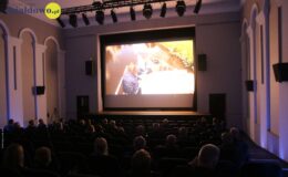 publiczność ogląda film w kinie "Apollo" w Działdowie