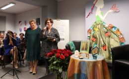 „Wiosną zakwitnę” deklaruje w wierszach Zofia Hoffer