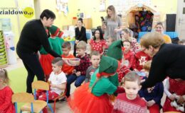 Wspólne kolędowanie przedszkolaków i seniorów