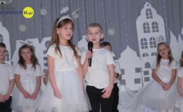 Przedstawienie zimowo-świąteczne w Przedszkolu UMisia w Działdowie