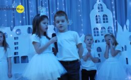 Przedstawienie zimowo-świąteczne w Przedszkolu UMisia w Działdowie