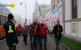 Sztafeta z Mikołajem przeszła ulicami miasta