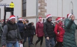 Sztafeta z Mikołajem przeszła ulicami miasta