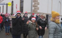Sztafeta z Mikołajem przeszła ulicami miasta