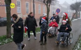 Sztafeta z Mikołajem przeszła ulicami miasta