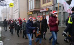 Sztafeta z Mikołajem przeszła ulicami miasta