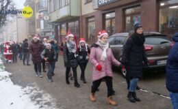Sztafeta z Mikołajem przeszła ulicami miasta