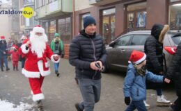 Sztafeta z Mikołajem przeszła ulicami miasta