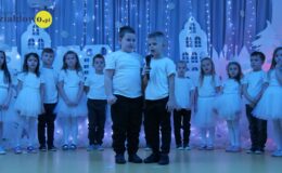 Przedstawienie zimowo-świąteczne w Przedszkolu UMisia w Działdowie
