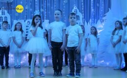 Przedstawienie zimowo-świąteczne w Przedszkolu UMisia w Działdowie