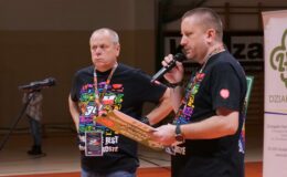 dwóch mężczyzn, od lewej Piotr Adrowski i Marcin Król