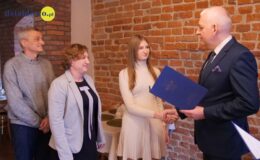 Burmistrz wręczył stypendia zdolnej młodzieży