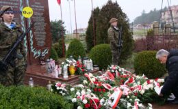 Obchody Dnia Pamięci ofiar obu totalitaryzmów w Działdowie