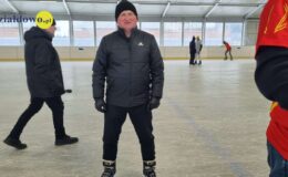 Pracownicy Starostwa Powiatowego i Urzędy Miasta na lodzie