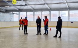 Pracownicy Starostwa Powiatowego i Urzędy Miasta na lodzie
