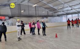 Pracownicy Starostwa Powiatowego i Urzędy Miasta na lodzie