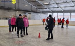 Pracownicy Starostwa Powiatowego i Urzędy Miasta na lodzie