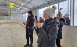 Pracownicy Starostwa Powiatowego i Urzędy Miasta na lodzie